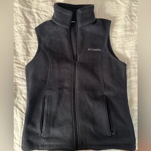 Women’s Columbia black fleece vest